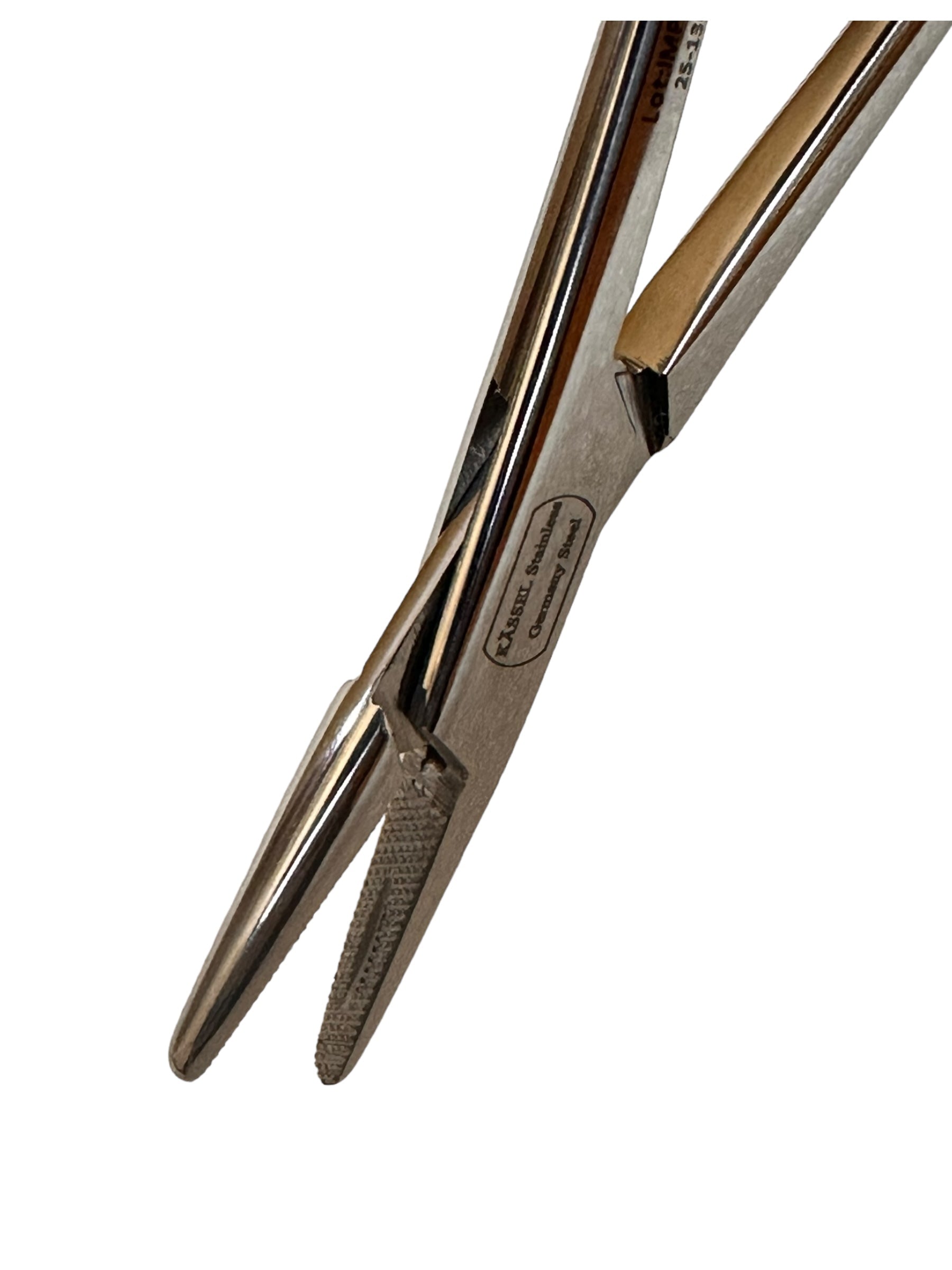 PORTA AGUJA MAYO 16 CM.